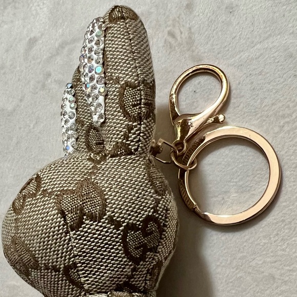 👑✅PRICE FIRM✅NO OFFERS 👑Crystal Bunny Key Charm. Brand New! NWOT. - Picture 6 of 10